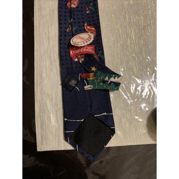 Vintage Christmas Coca Cola Polar Bear Necktie 100% Silk Made in USA 54” - Picture 4 of 5